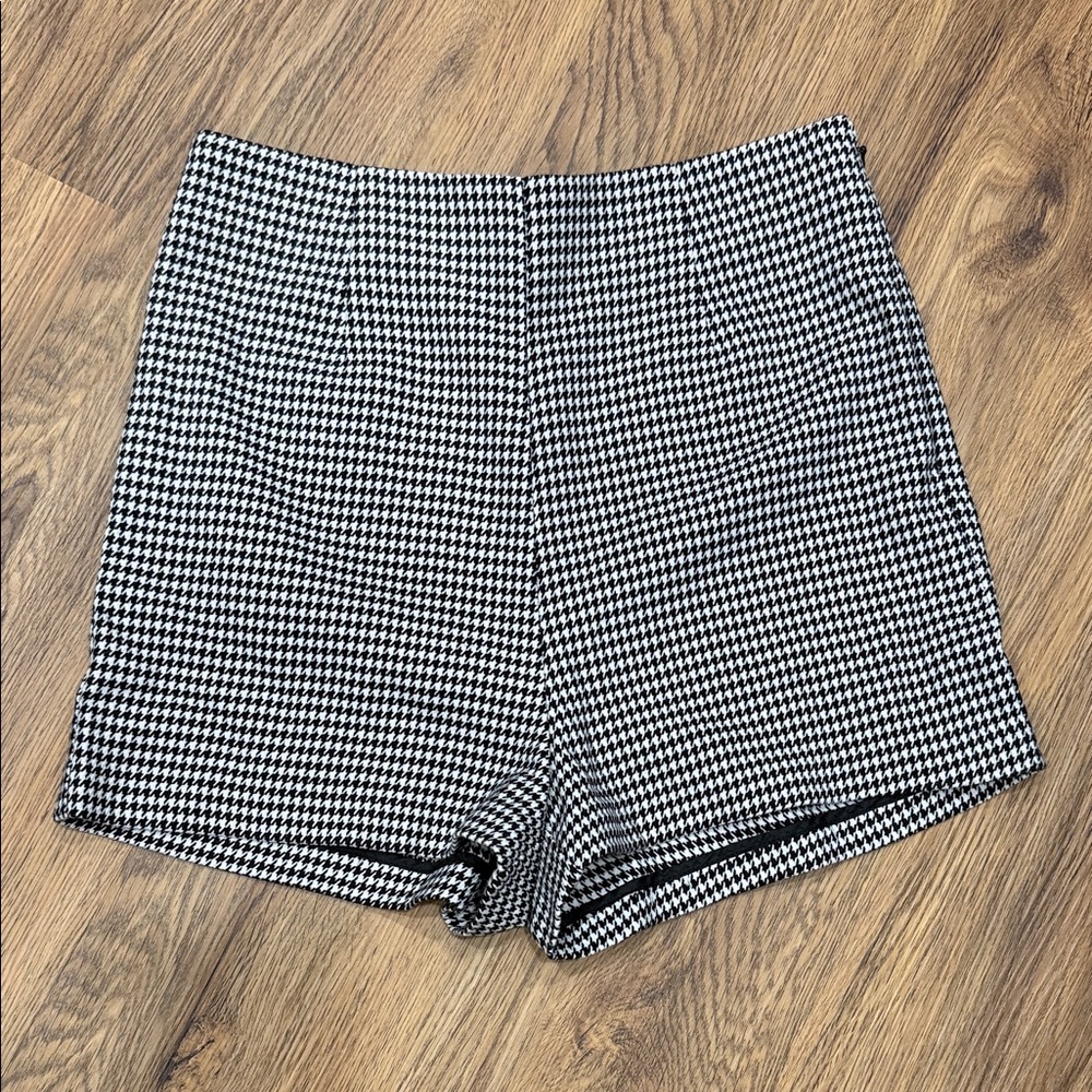 Forever 21 Black and White Houndstooth High Waist Shorts